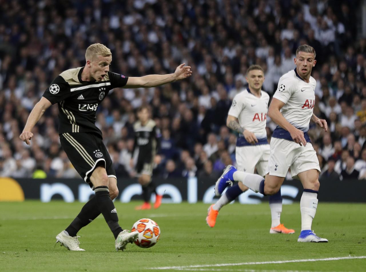 九游娱乐平台-包含阿贾克斯清晨更衣室发声；志在欧篮联名次提升；悬念犹存；细节决定成败的词条