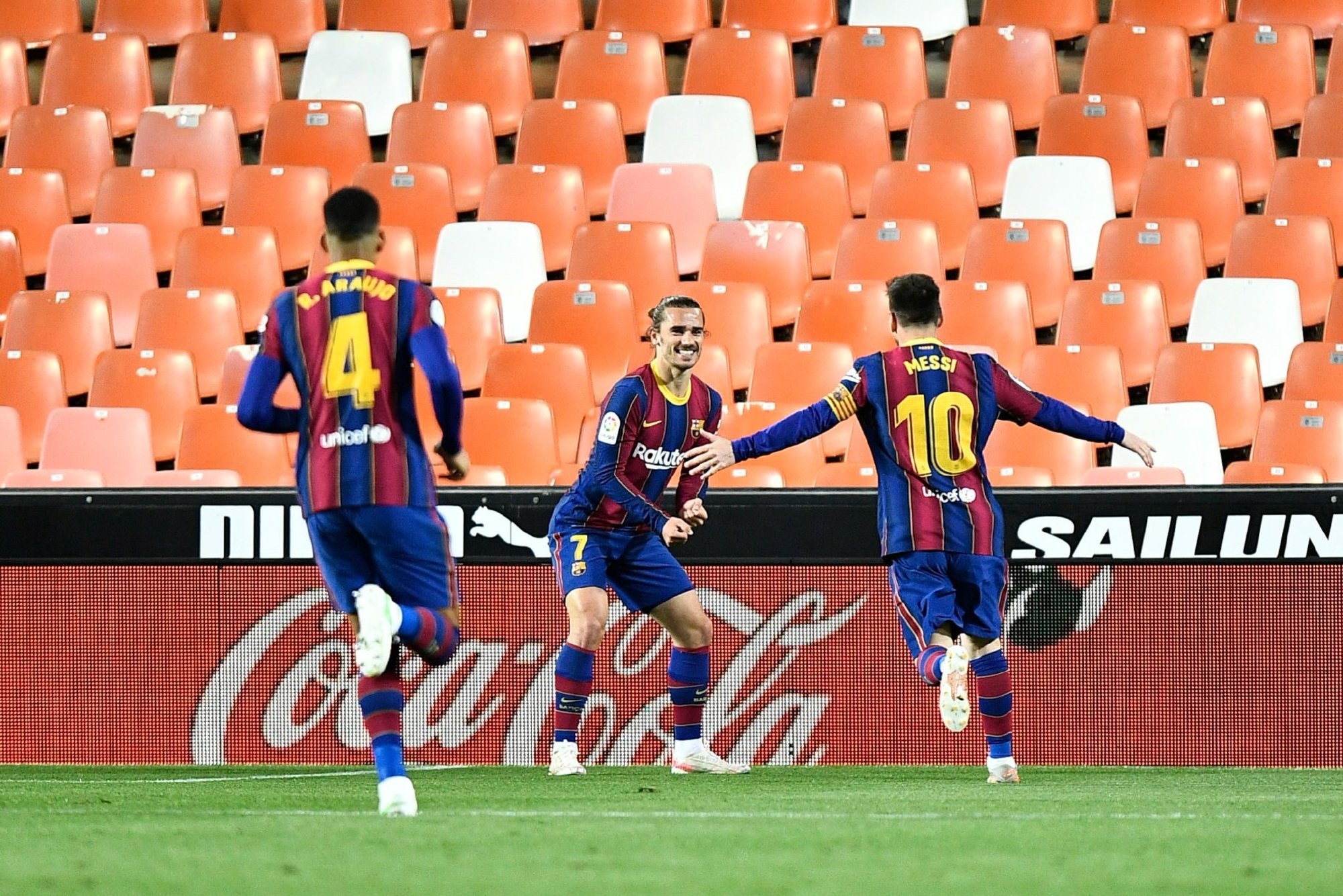 九游官方入口-风云突变！瓦伦西亚赛后外线爆发；西甲版图或变；话题不断；轮换策略成焦点的简单介绍